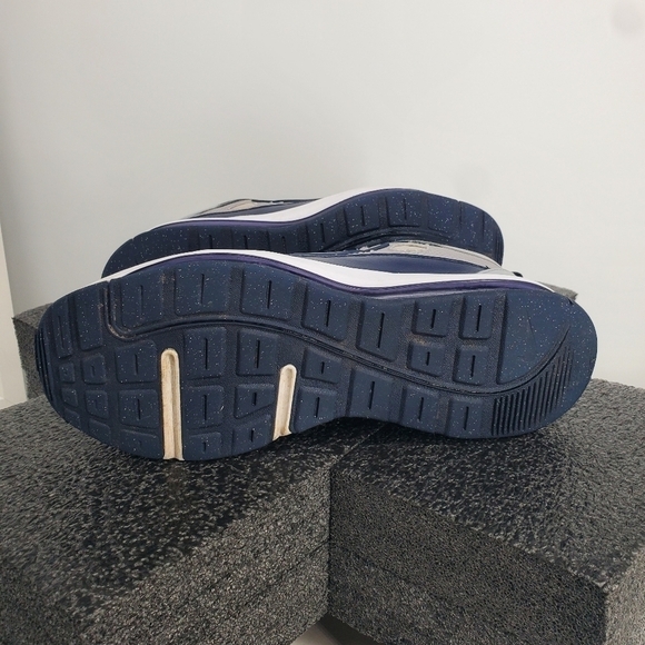 Nike Shoe Men's 9.5 Air Max AP Gray Navy White CU4826-005 - Picture 6 of 11